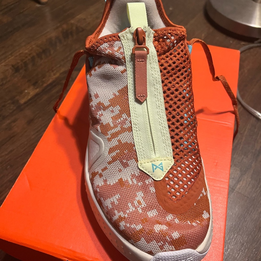 Brand New Never Work Nike Ruset/Glacier Ice-Terra Blush